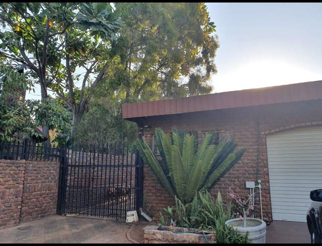 4 BEDROOM HOUSE SOLD IN THERESAPARK